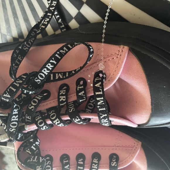Lazy Oaf x Vans “Sorry I’m Late” pink shoes - Picture 3 of 7